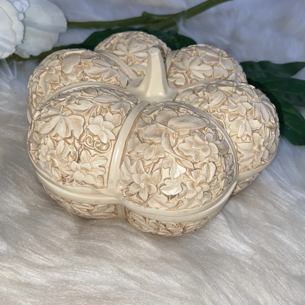 Vintage Floral Carved Ivory Dynasty Pumpkin Jewelry Box Trinket Tray